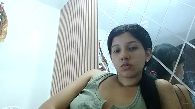 Snapshot of emmariders2 chatting on 02/25/25, 05:52 emmariders2 online show from 02/25/25, 05:52