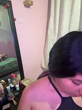 Snapshot of emmariders2 chatting on 11/21/25, 10:52 emmariders2 online show from 11/21/25, 10:52