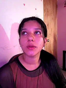 Snapshot of emmariders2 chatting on 12/17/25, 12:11 emmariders2 online show from 12/17/25, 12:11