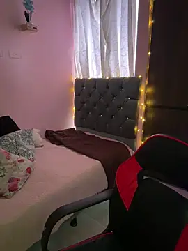 Snapshot of emmariders2 chatting on 01/18/26, 05:06 emmariders2 online show from 01/18/26, 05:06