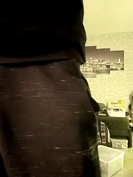 Snapshot of HalloMarcy chatting on 03/11/25, 11:01 HalloMarcy online show from 03/11/25, 11:01