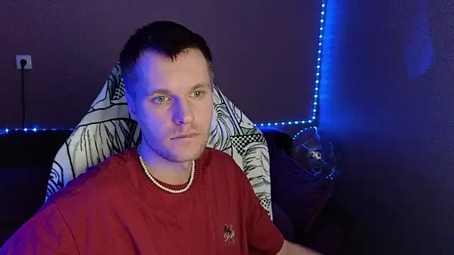 Snapshot of Leonnextdoor chatting on 01/05/25, 12:31 Leonnextdoor online show from 01/05/25, 12:31