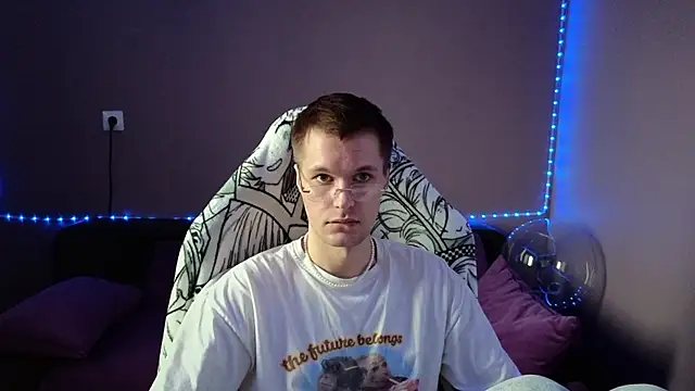 Snapshot of Leonnextdoor chatting on 01/09/25, 06:27 Leonnextdoor online show from 01/09/25, 06:27