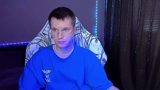 Snapshot of Leonnextdoor chatting on 01/10/25, 07:46 Leonnextdoor online show from 01/10/25, 07:46