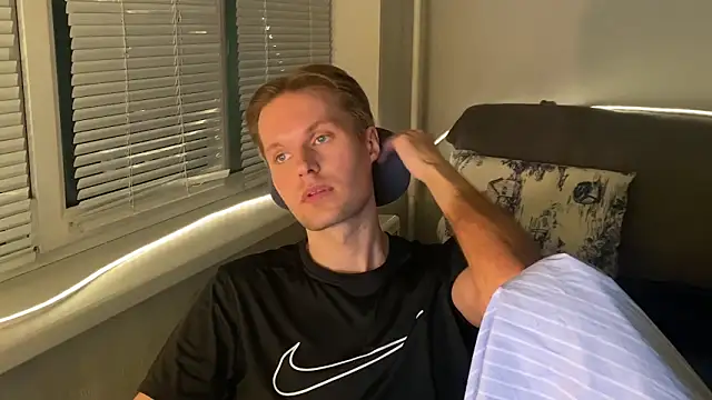 Snapshot of Leonnextdoor chatting on 01/15/26, 06:55 Leonnextdoor online show from 01/15/26, 06:55