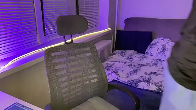 Snapshot of Leonnextdoor chatting on 02/02/26, 04:38 Leonnextdoor online show from 02/02/26, 04:38