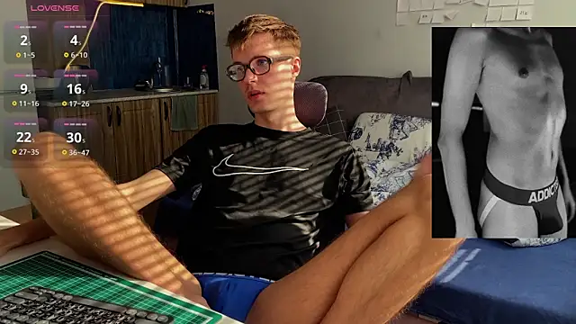 Snapshot of Leonnextdoor chatting on 02/28/26, 07:53 Leonnextdoor online show from 02/28/26, 07:53