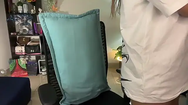 Snapshot of roseofvenom chatting on 02/04/26, 05:41 roseofvenom online show from 02/04/26, 05:41