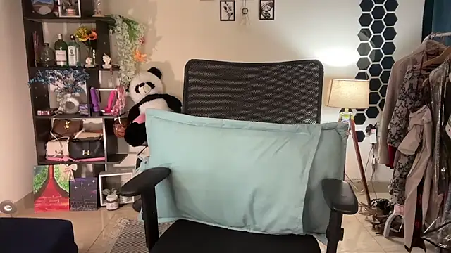 Snapshot of roseofvenom chatting on 02/07/26, 07:39 roseofvenom online show from 02/07/26, 07:39