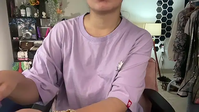 Snapshot of roseofvenom chatting on 02/12/26, 06:36 roseofvenom online show from 02/12/26, 06:36