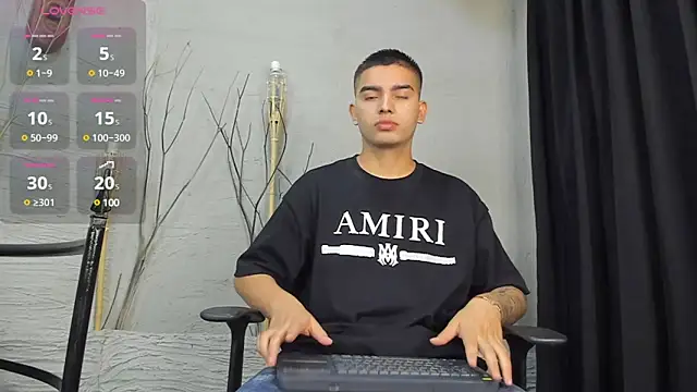 Snapshot of MarcoVitto chatting on 01/06/25, 03:31 MarcoVitto online show from 01/06/25, 03:31