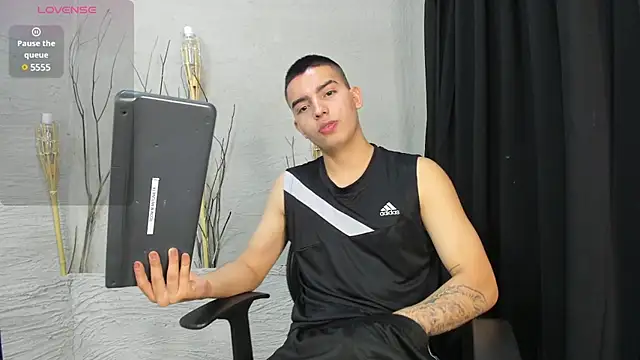 Snapshot of MarcoVitto chatting on 01/10/25, 04:33 MarcoVitto online show from 01/10/25, 04:33