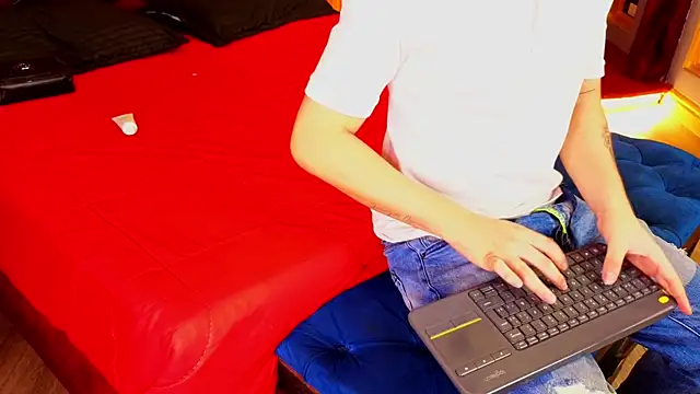 Snapshot of MarcoVitto chatting on 10/10/25, 11:42 MarcoVitto online show from 10/10/25, 11:42