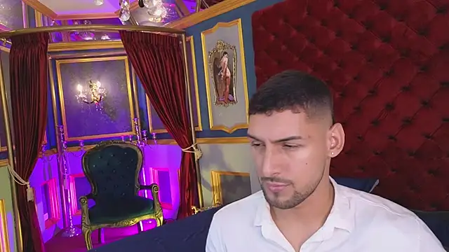 Snapshot of MarcoVitto chatting on 10/24/25, 07:43 MarcoVitto online show from 10/24/25, 07:43