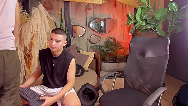 Snapshot of MarcoVitto chatting on 11/14/25, 08:29 MarcoVitto online show from 11/14/25, 08:29