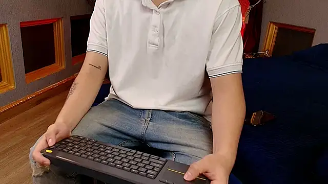 Snapshot of MarcoVitto chatting on 12/03/25, 11:52 MarcoVitto online show from 12/03/25, 11:52