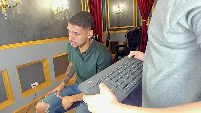 Snapshot of MarcoVitto chatting on 12/14/25, 11:37 MarcoVitto online show from 12/14/25, 11:37