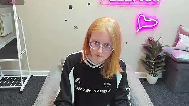 Snapshot of ElizabethHarpper chatting on 01/17/25, 08:56 ElizabethHarpper online show from 01/17/25, 08:56