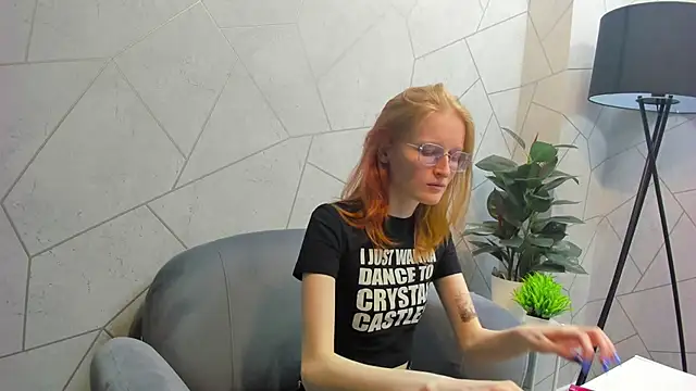 Snapshot of ElizabethHarpper chatting on 02/27/25, 03:05 ElizabethHarpper online show from 02/27/25, 03:05