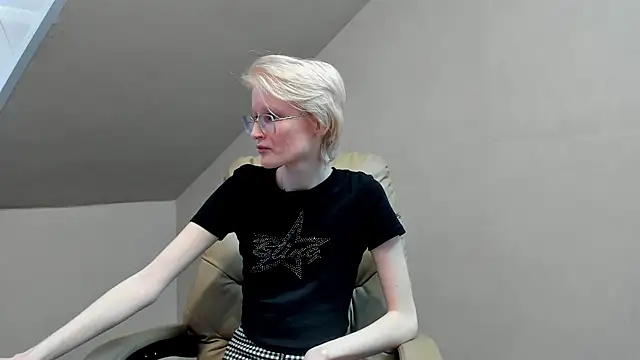 Snapshot of ElizabethHarpper chatting on 03/21/25, 10:50 ElizabethHarpper online show from 03/21/25, 10:50