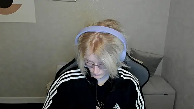 Snapshot of ElizabethHarpper chatting on 09/09/25, 01:05 ElizabethHarpper online show from 09/09/25, 01:05