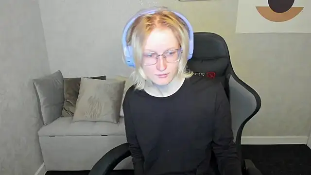 Snapshot of ElizabethHarpper chatting on 09/25/25, 01:09 ElizabethHarpper online show from 09/25/25, 01:09