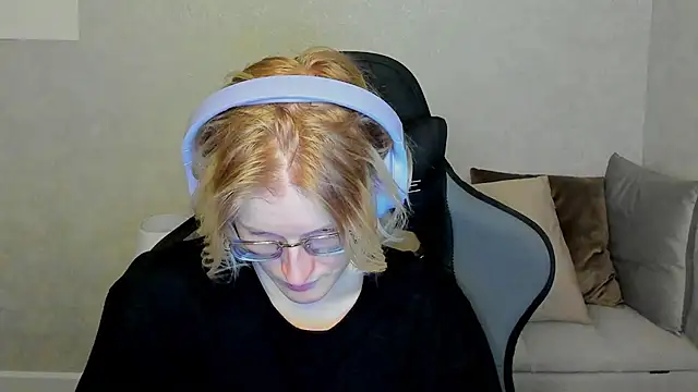 Snapshot of ElizabethHarpper chatting on 09/26/25, 01:09 ElizabethHarpper online show from 09/26/25, 01:09