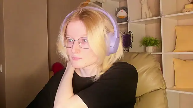 ElizabethHarpper online show from 11/03/25, 01:08