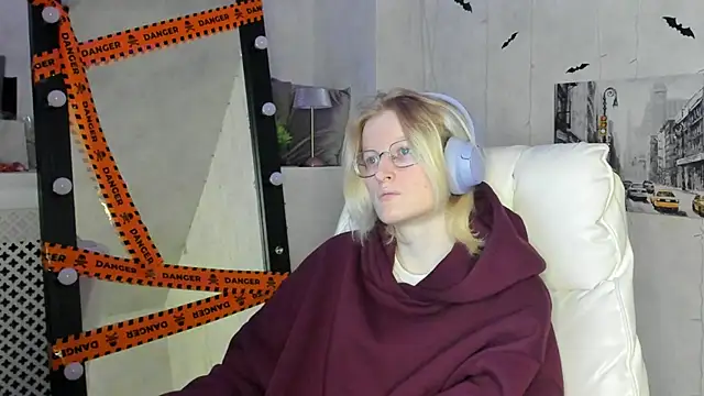 ElizabethHarpper online show from 11/12/25, 02:01