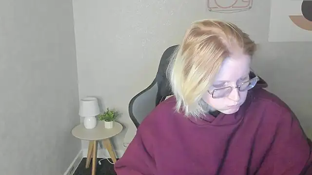 ElizabethHarpper online show from 11/18/25, 01:11