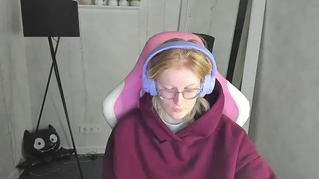 ElizabethHarpper online show from 12/04/25, 01:04