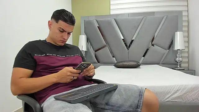 Snapshot of DAVID_VICTORIAA chatting on 06/19/26, 01:15 DAVID VICTORIAA online show from 06/19/26, 01:15