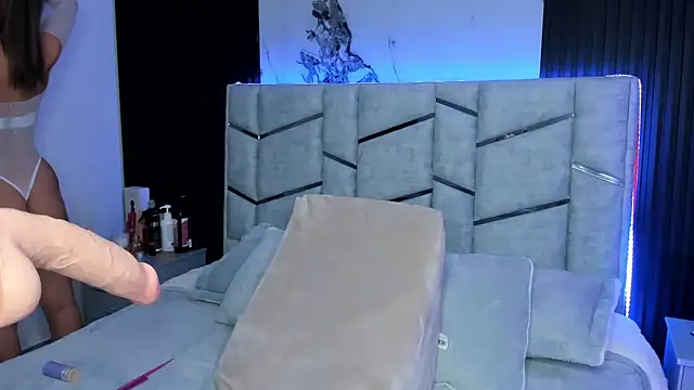 Snapshot of daniiphoeniixx chatting on 01/23/25, 07:18 daniiphoeniixx online show from 01/23/25, 07:18