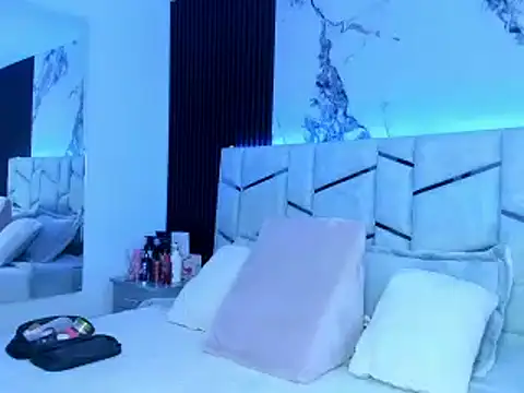 Snapshot of daniiphoeniixx chatting on 02/25/25, 07:47 daniiphoeniixx online show from 02/25/25, 07:47