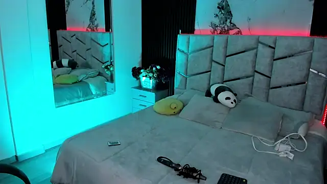 Snapshot of daniiphoeniixx chatting on 09/27/25, 07:41 daniiphoeniixx online show from 09/27/25, 07:41