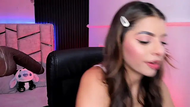 Snapshot of daniiphoeniixx chatting on 10/24/25, 07:32 daniiphoeniixx online show from 10/24/25, 07:32