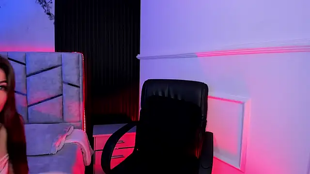 Snapshot of daniiphoeniixx chatting on 10/28/25, 07:27 daniiphoeniixx online show from 10/28/25, 07:27