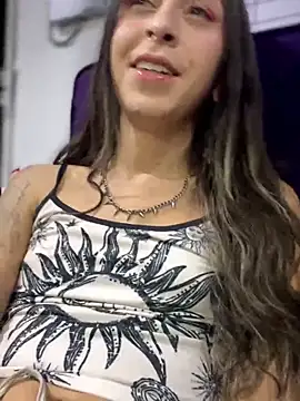 Snapshot of Sara_Davina chatting on 06/14/26, 02:35 Sara Davina online show from 06/14/26, 02:35