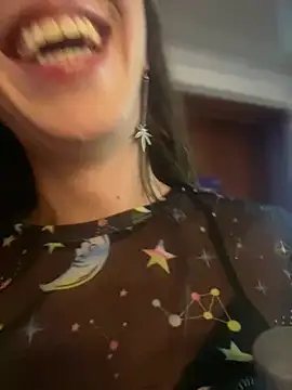 Snapshot of Sara_Davina chatting on 06/24/26, 04:11 Sara Davina online show from 06/24/26, 04:11