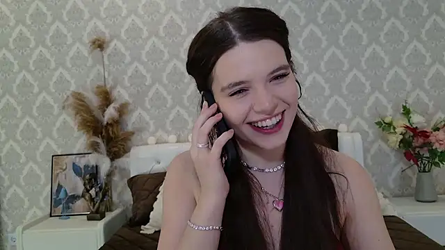 Nellie Medina online show from 02/18/25, 08:25