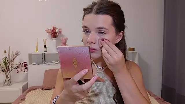 Nellie Medina online show from 09/23/25, 07:17