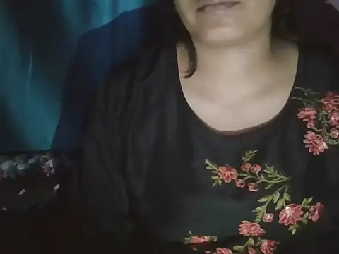Snapshot of Hot-shanvi chatting on 10/13/25, 05:35 Hot-shanvi online show from 10/13/25, 05:35
