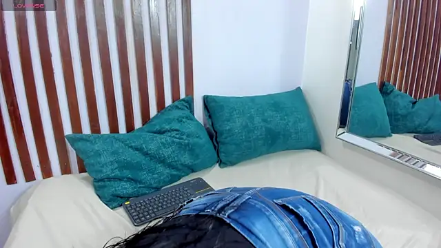 KRYSSTARITTER4 online show from 02/27/25, 10:04