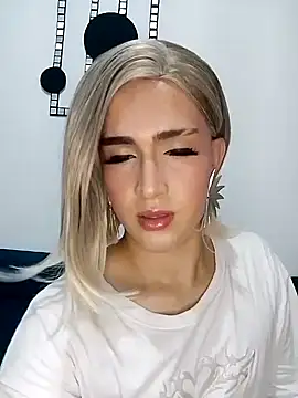 Snapshot of Lian_Noath chatting on 02/03/25, 01:41 Lian Noath online show from 02/03/25, 01:41