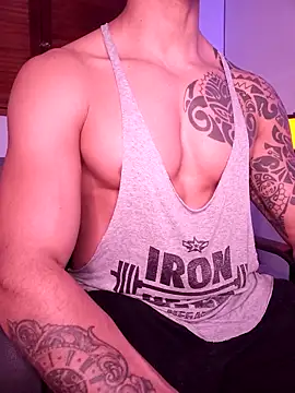 Snapshot of Joylopez_fit chatting on 11/14/25, 02:16 Joylopez fit online show from 11/14/25, 02:16