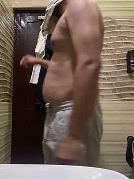 Snapshot of skyisthelimit12 chatting on 02/27/25, 01:38 skyisthelimit12 online show from 02/27/25, 01:38