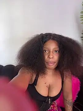 Snapshot of Thando04 chatting on 01/07/26, 10:40 Thando04 online show from 01/07/26, 10:40