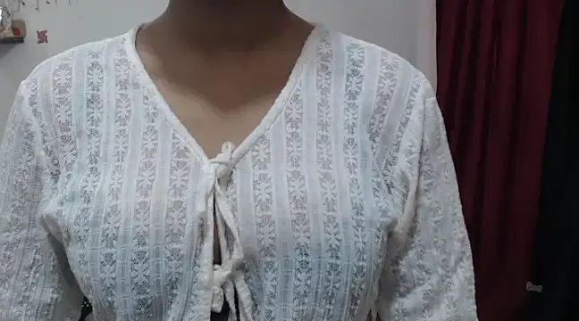 Snapshot of Honey_Bee25 chatting on 01/28/25, 04:18 Honey Bee25 online show from 01/28/25, 04:18