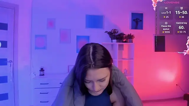 MiaVixxen online show from 12/18/25, 03:56