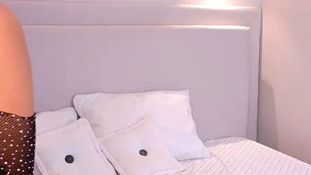 Snapshot of NickyBelmonth chatting on 02/21/25, 03:21 NickyBelmonth online show from 02/21/25, 03:21